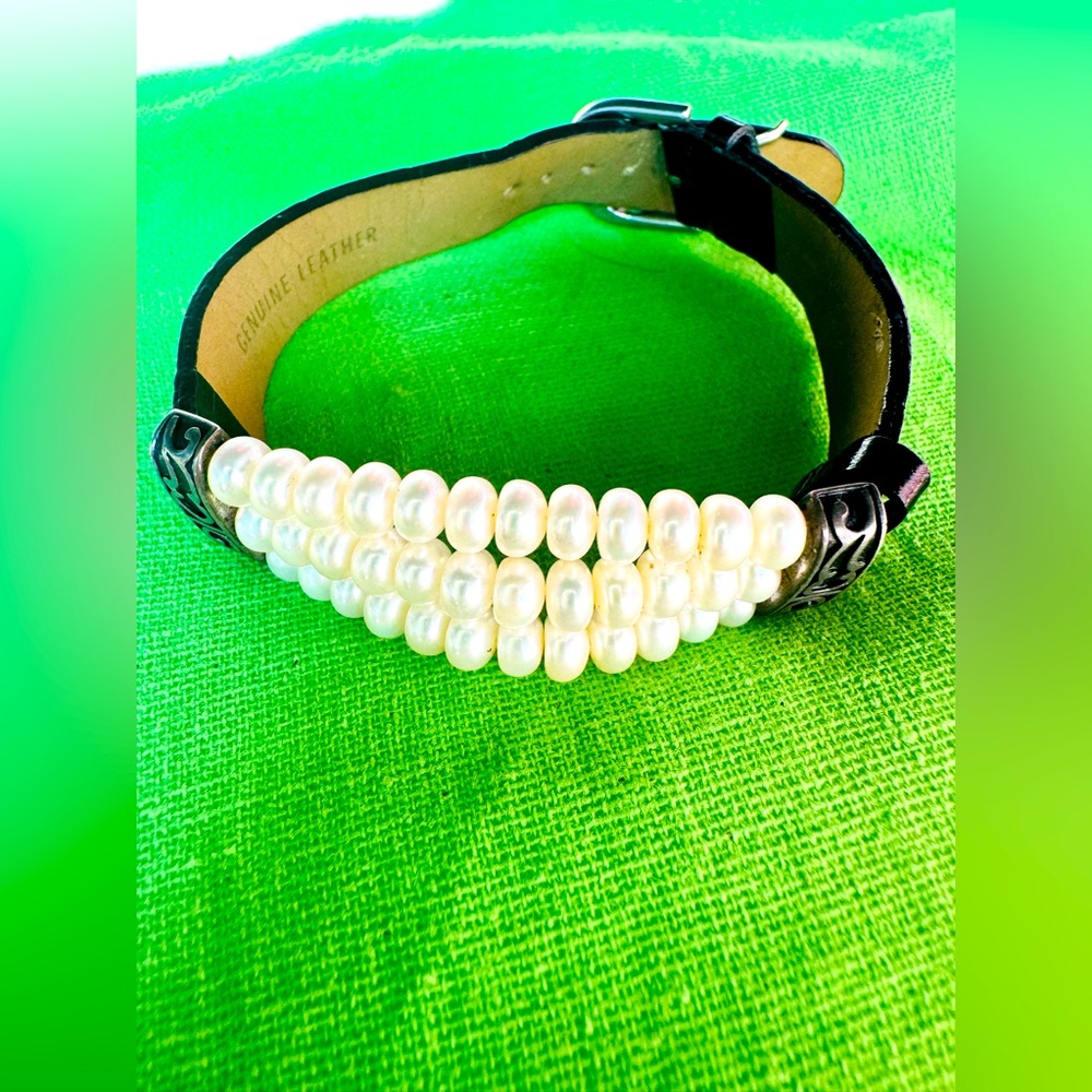 Genuine embossed Leather Black .925 bracelet with 3 rows of freshwater pearls